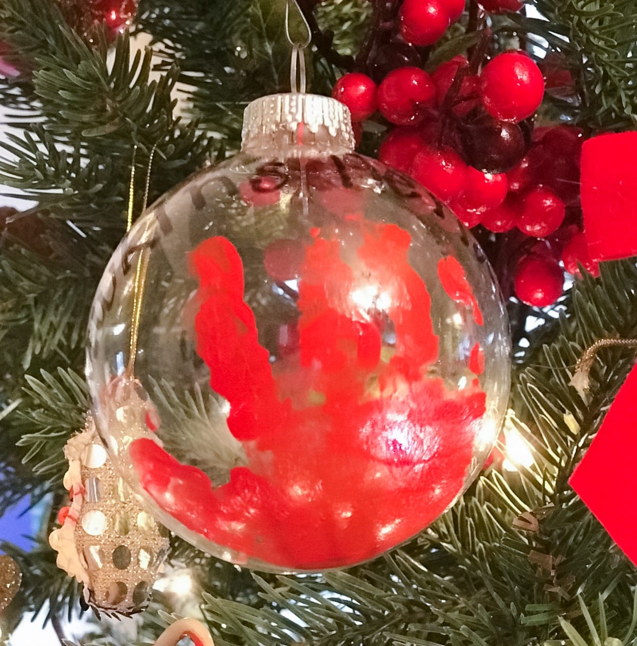 How To Make A Keepsake Christmas Ornament - Life of a Cherry Wife